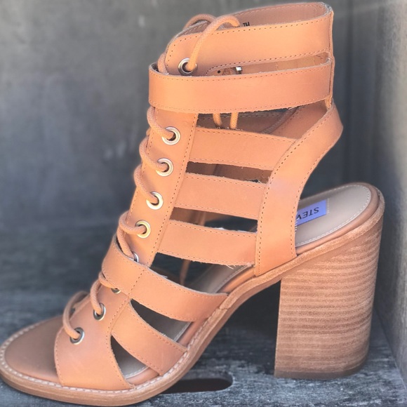 🆕 Cute and Stylish Cut-out Caged Sandals Size 7 - Picture 6 of 8